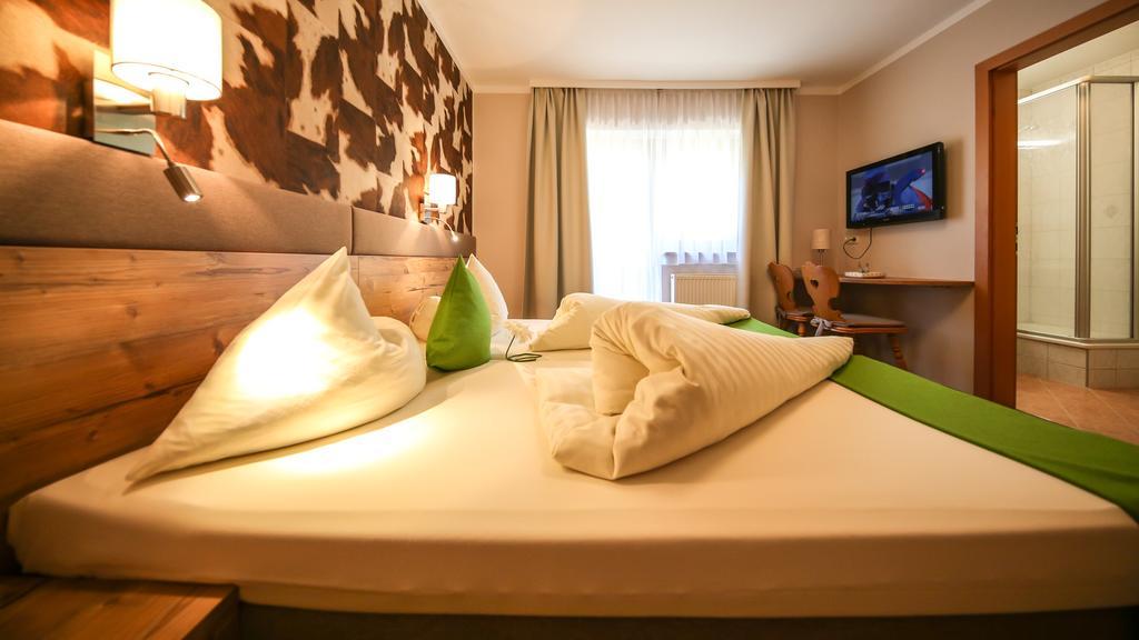 Hotel Landhaus Carla Mayrhofen Room photo