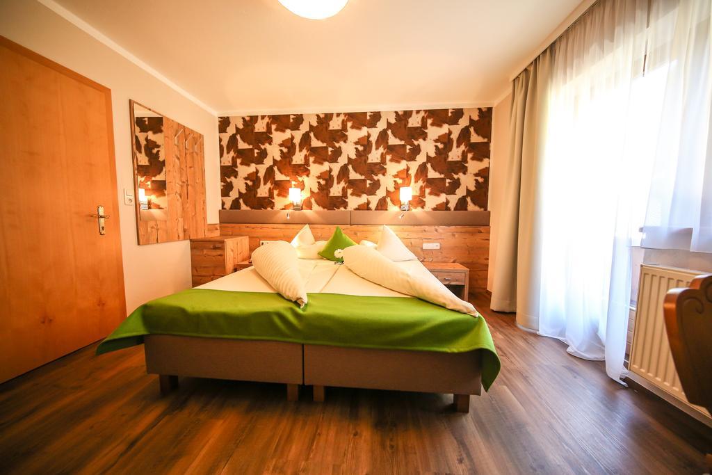 Hotel Landhaus Carla Mayrhofen Room photo