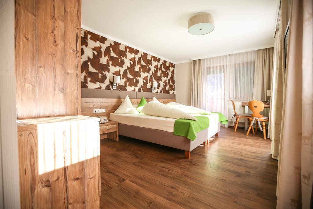 Hotel Landhaus Carla Mayrhofen Room photo