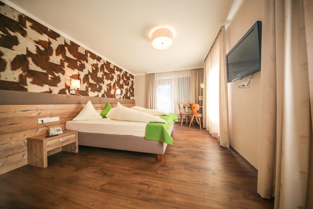 Hotel Landhaus Carla Mayrhofen Exterior photo